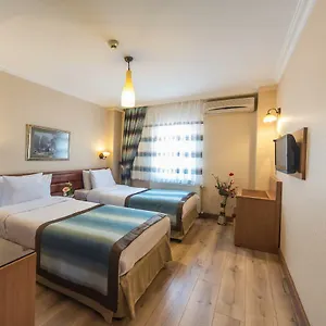 Hotel Q Old ***